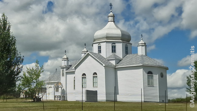 Ukrainiečių cerkvė pakelės kaime