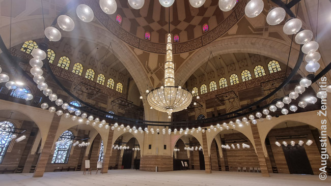 Al Fateh mečetės vidus