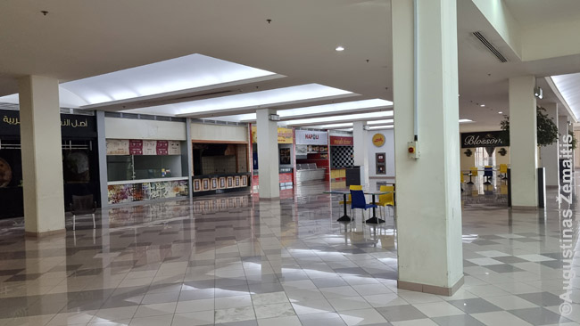 Nunykęs "Sitra Mall" prekybos centras - veikė tik vienas restoranas iš visų ir vos kelios parduotuvės