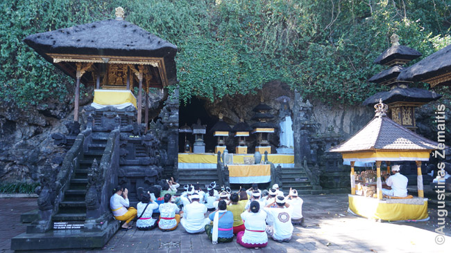 Malda Goa Lawah šventykloje