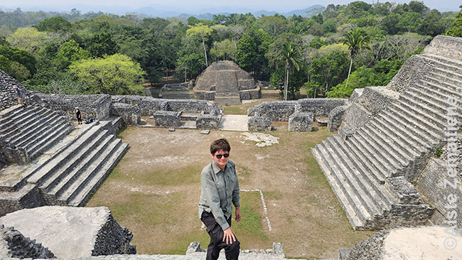 Karakolio majų miestas Belize (lipu į aukščiausios piramidės viršų)