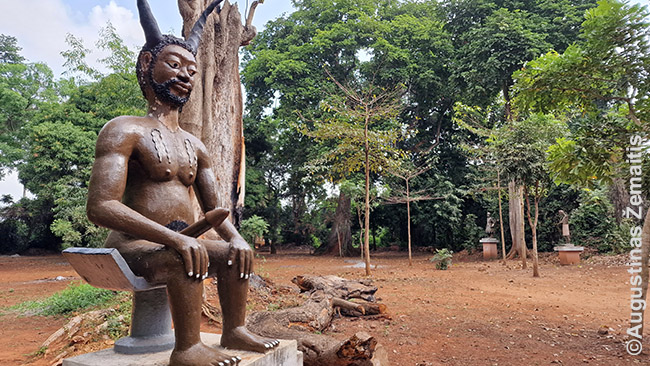 Legbos - vaisingumo dievybės - statula šventajame Vidos vudu miške