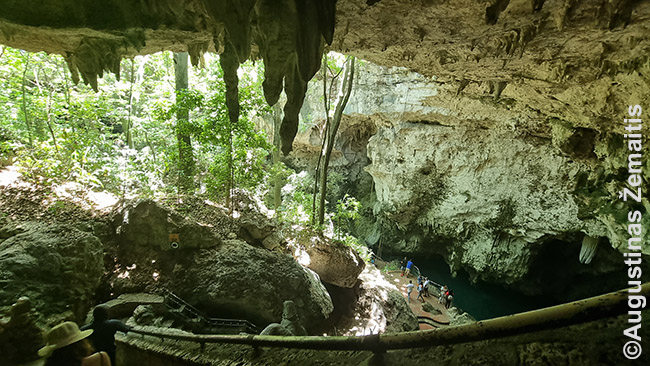Tai ne Maravillas urvas, nes šiame negalima fotografuoti - tačiau Dominikos Respublikoje urvų, svarbių tiek gamtiškai, tiek kultūriškai, yra ir daugiau