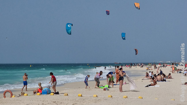 Dubajaus paplūdimyje (Kite Beach, Jėgos aitvarų paplūdimys)