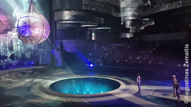 La Perle šou. Dabar Dubajus turi šį Cirque du Soleil lygio šou, kokį privalo turėti kiekvienas save gerbiantis superturistinis didmiestis