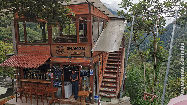 Graži kavinė prie žygio tako į Pailon del Diablo krioklį. Tokių daug