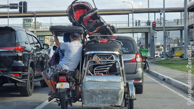 Motociklai Filipinuose tarnauja ir kaip sunkvežimiai