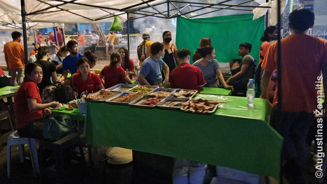 Garsiame Davao Rošas maisto turguje
