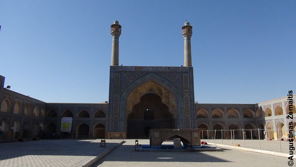 Iranietiškas mečečių stilius (Isfahanas), kuris taip pat apima ir Indiją