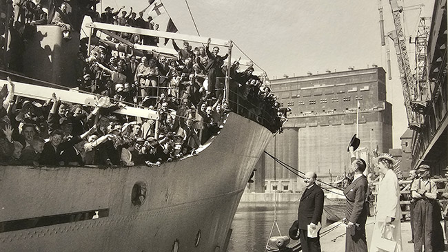 Laivas atplaukia į Halifaksą (nuotrauka imigracijos muziejuje)