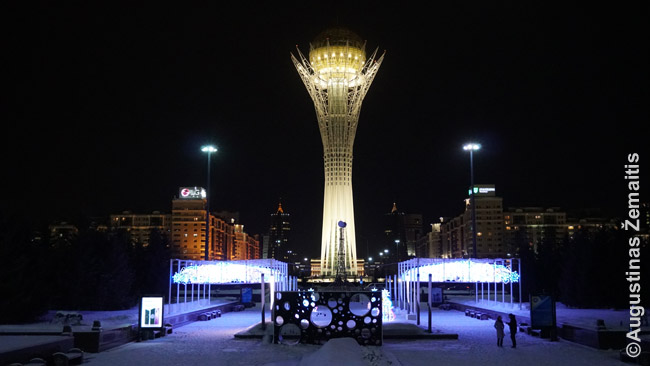 Baitereko bokštas, sukurtas vieno žymiausių architektų pasaulyje Normano Fosterio. Pasak kazachiškų tinklapių, šis bokštas pastatytas Eurazijos, "o simboliškai ir viso pasaulio", centre