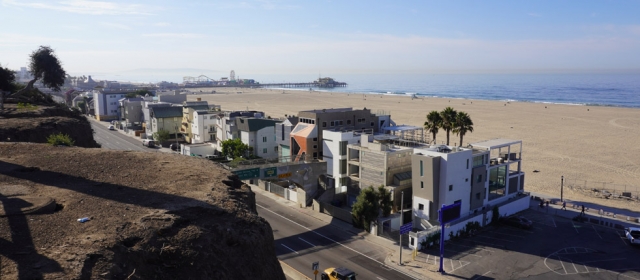 Los Andželas – Holivudo karštis tarp vienodų namų