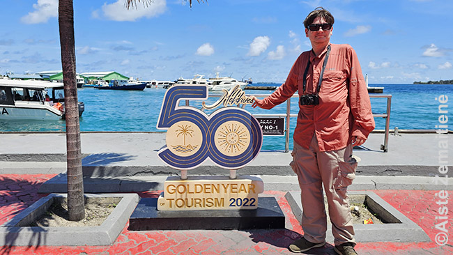 Paminklas 50-osioms turizmo metinėms sostinėje Malėje