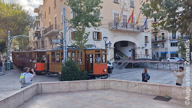 Per Soljesą važiuoja senovinis tramvajus