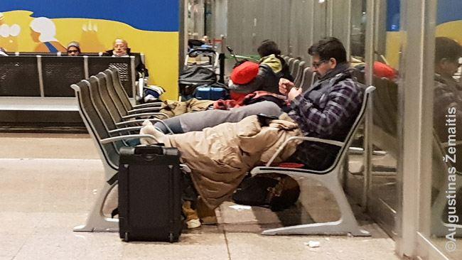 Vienas būdų išsitiesti oro uoste