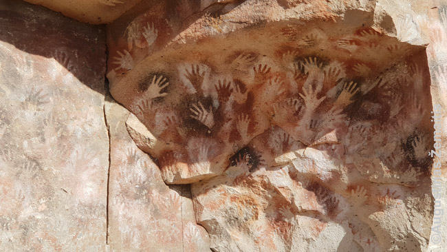 Cueva de Los Manos rankos. Tai - tik tapytos uolos fragmentas