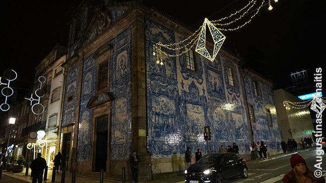 Capela das Almas koplyčios visas fasadas - azuležo plytelėmis-paveikslais