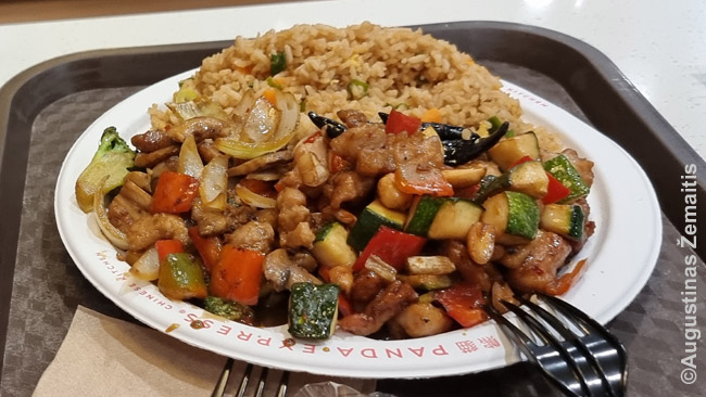 Panda Express lėkštė iš ryžių ir dviejų patiekalų