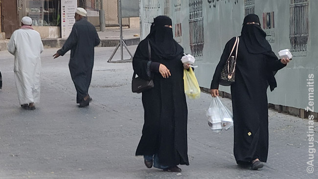 Saudo Arabijos moterų apranga.
