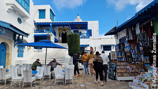 Sidi Bu Saido miestelio kavinė, kadaise pamėgta prancūzų menininkų (ją mėgdavo ir Sartras)