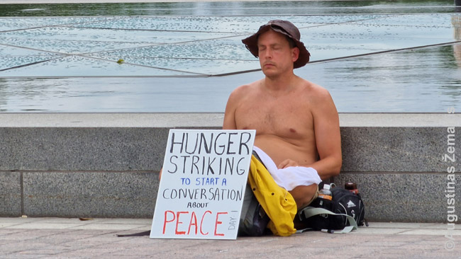 Pirmoji bado akcijos diena prie Kapitolijaus...