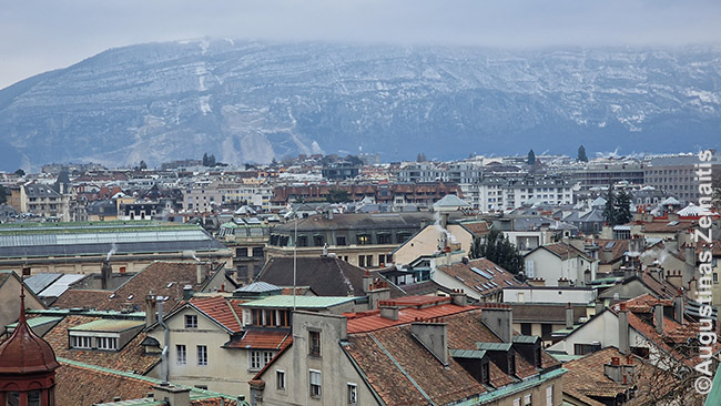 Ženeva tarp kalnų (vaizdas iš katedros bokšto)
