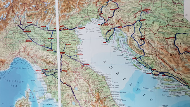 Mano kelionių žymėjimo atlaso fragmentas (su Italija, Slovėnija, Kroatija, dalimi Bosnijos)