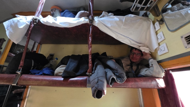 Indijos geležinkelių trečiosios klasės viduriniame gulte