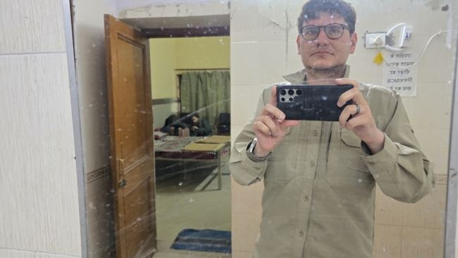 Kambarys žvelgiant iš vonios