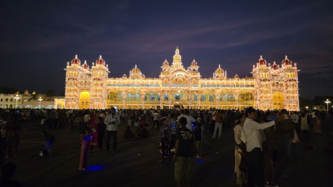 Maisūro rūmai naktį