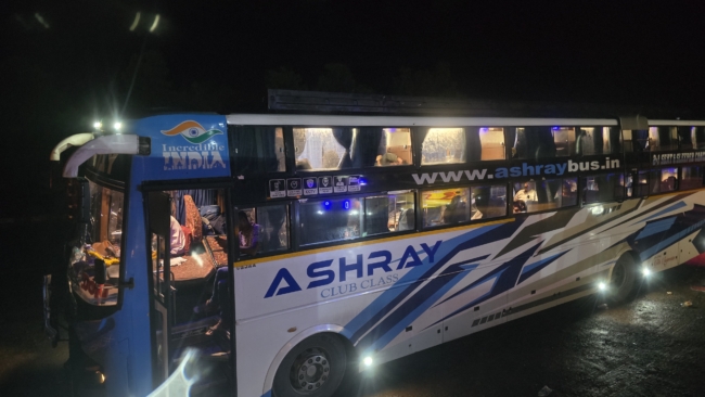 Miegamasis autobusas iš išorės