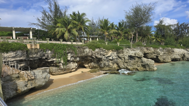 Paplūdimys prie Dynasty Hotel Tiniane