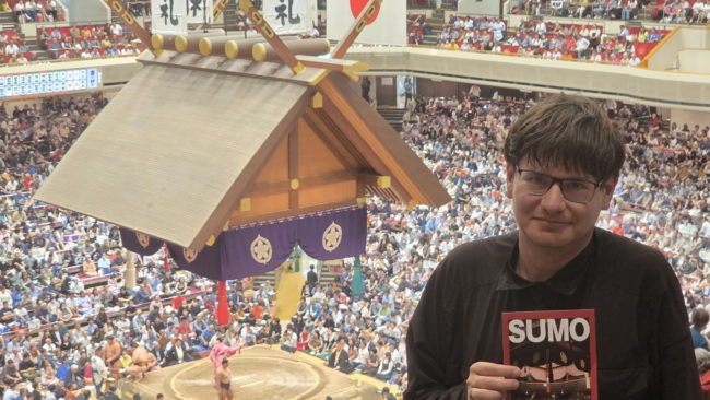 Šventyklos stogas virš dohyo