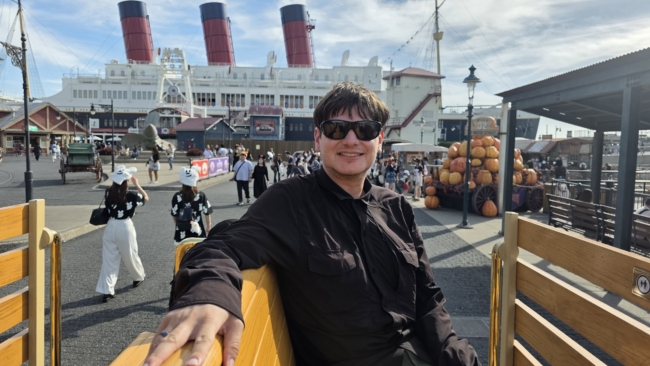 Prie Disney Sea Titaniko - tuoj važiuosiu sunkvežimiu po parką