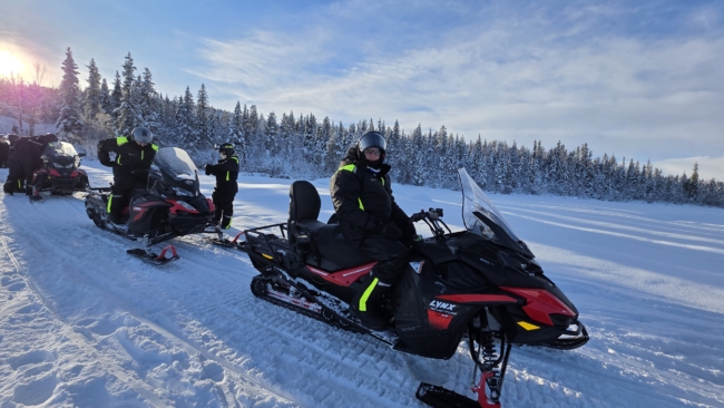 Ekskursija sniegomobiliu