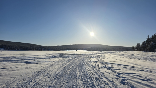Vasario gale saulė šiaurės Švedijoje nekilo aukščiau tiek - bet tokiame aukštyje laikėsi ilgai