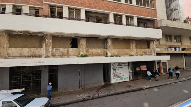 Užmūryti pirmi aukštai Johanesburgo centro name