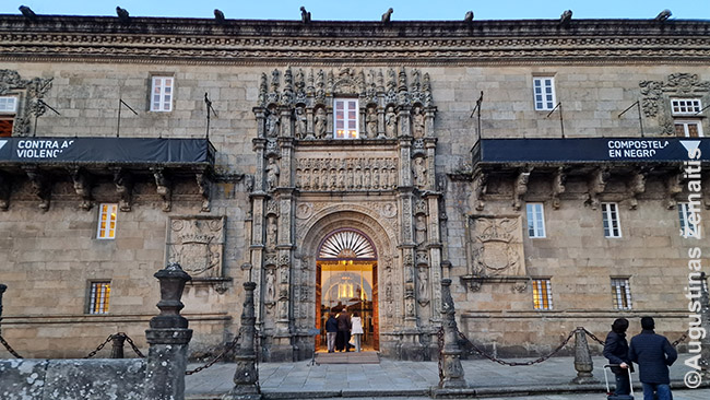 Paradoru paversta piligrimų ligoninė Kompostelos Santiage