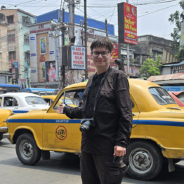 Tradiciniai Hindustan Ambassador taksi, bet jų lieka vis mažiau