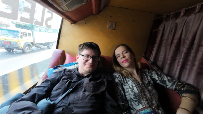Miegamajame autobuse Bangladeše