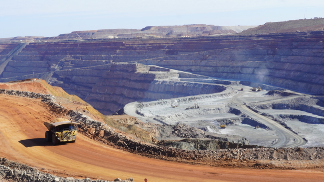 Super Pit duobė žvelgiant nuo apžvalgos aikštelės