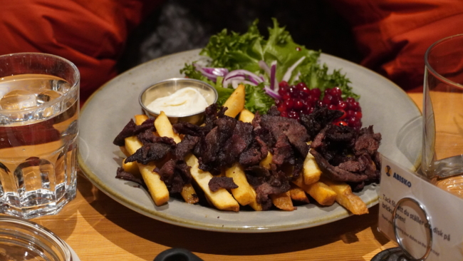 Su elniena - ir burgeriai, ir picos, ir makaronai, ir salotos...