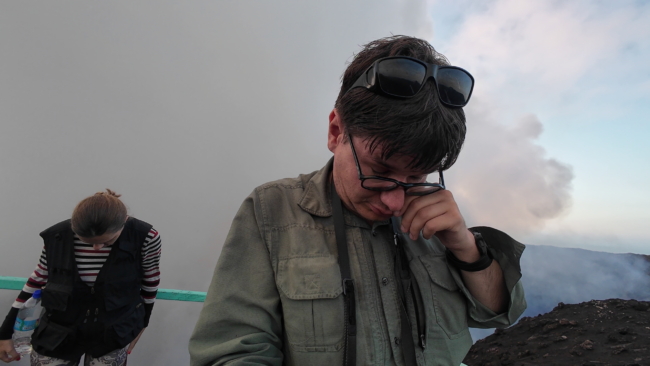 Užpūtė pelenus į akį